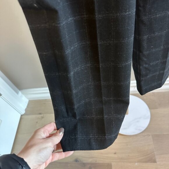 Aritzia Babaton Jimmy Pants – Size Small – Black Fine Grid - Picture 7 of 8
